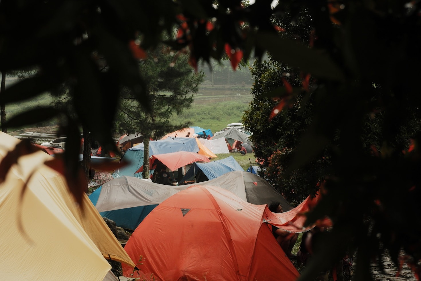 Guia essencial de equipamentos para acampar